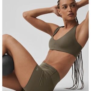 ALO Softsculpt Base Bra—NEW!
Size XS
Color: Olive Tree